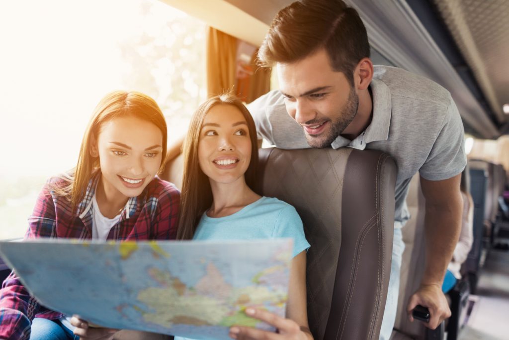 7 dicas para economizar na viagem com os amigos